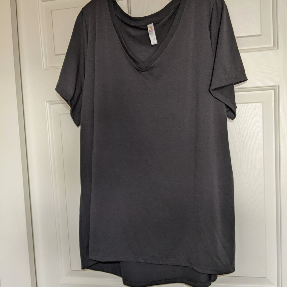 Like New 3xl Lularoe Black Christy V Necks Tee